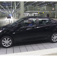 1 740 000 легковых автомобилей было произведено в  2011 году