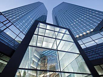 2,16 трлн евро - активы Deutsche Bank по итогам 2011 года