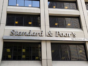 На 2 пункта, с "A" на "BBB+", понизило Standard & Poor's кредитный рейтинг Испании