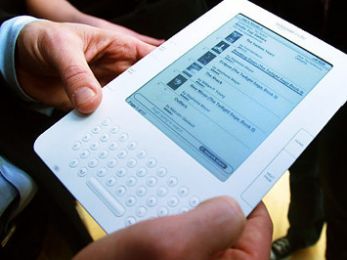 135 млн рублей - выручка от легальной продажи электронных книг в России в 2011 г.