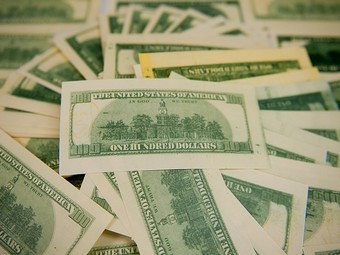 Количество людей, чье состояние превышает 50 млн долларов, в России составляет 1950 чел.