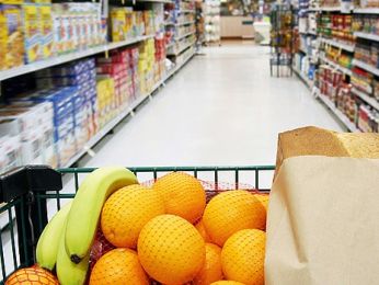 46,5% в структуре оборота розничной торговли в 2012 году составил вес пищевых продуктов