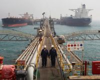 150 000 рублей составила средняя зарплата в нефтегазовой отрасли в России