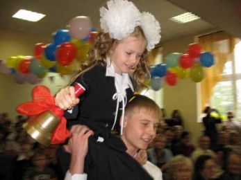 В Екатеринбурге в этом году первый звонок услышат более 14 тыс. первоклашек