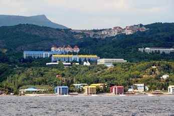 Артек открывает объятия детям